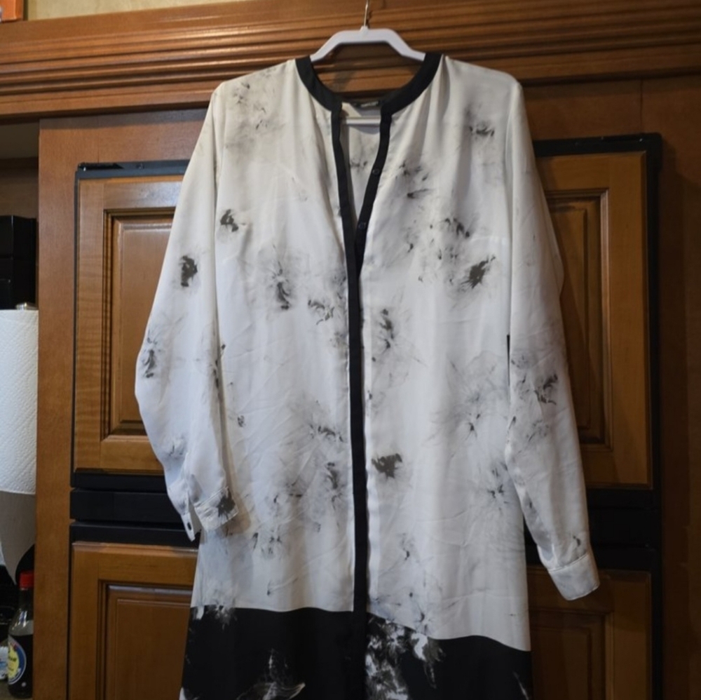 Simply Vera Vera Wang Black and White Blouse New With Tags